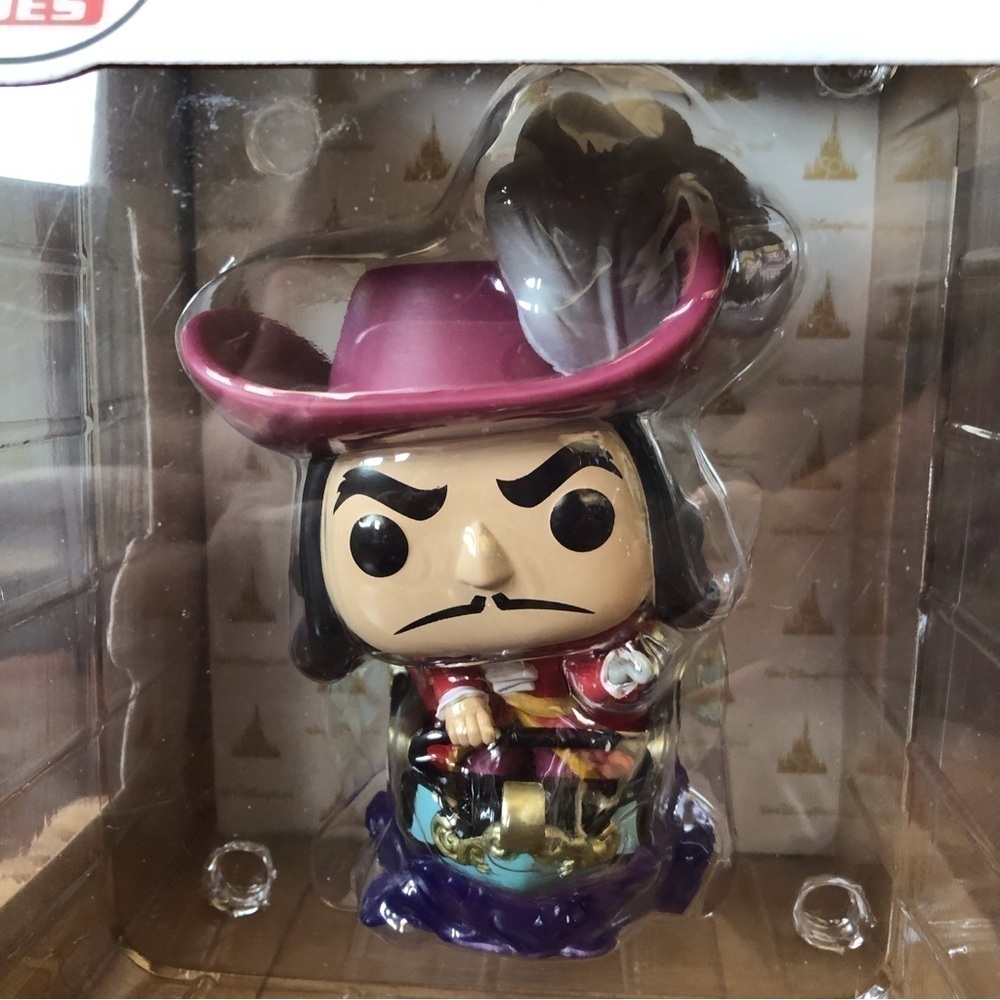 Funko Pop Disney Rides 50th: Captain Hook at the Peter Pan’s Flight Attraction - Picture 5 of 5